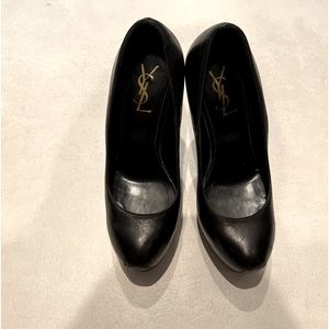 Yves St Laurent “Tribtoo” Pump